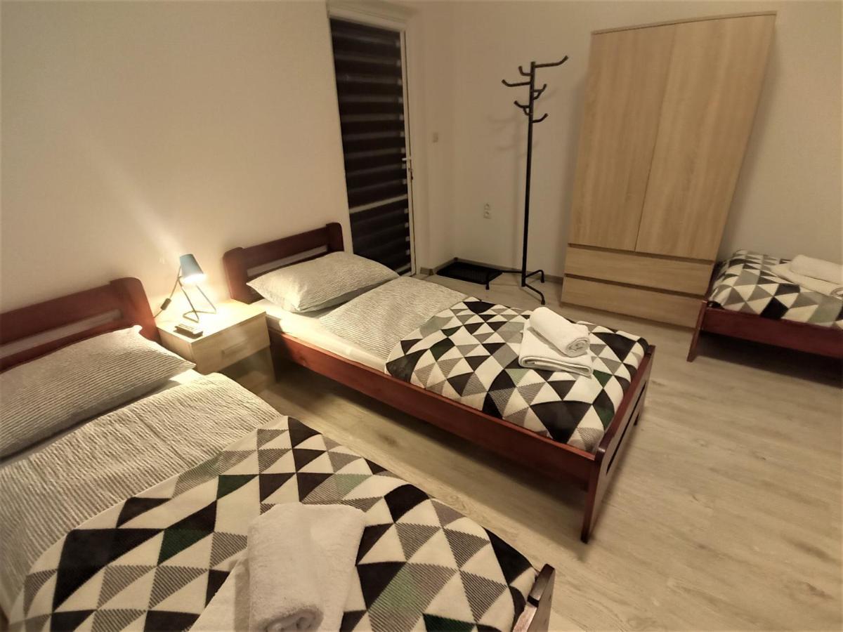 Chmarnik Apartment Polanczyk Bagian luar foto